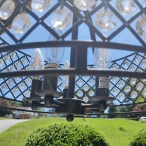 Ceiling mounted light fixture